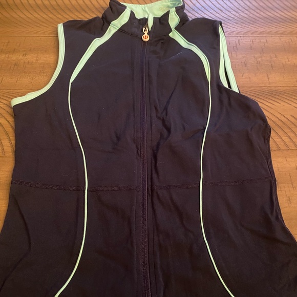 Lululemon - Picture 1 of 1